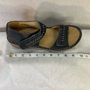 Volks Walkers Women's Black Leather Well Being COMFORT Sandals - Adjustable——8